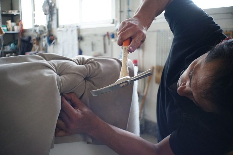 تعمیر و تعویض پارچه مبل